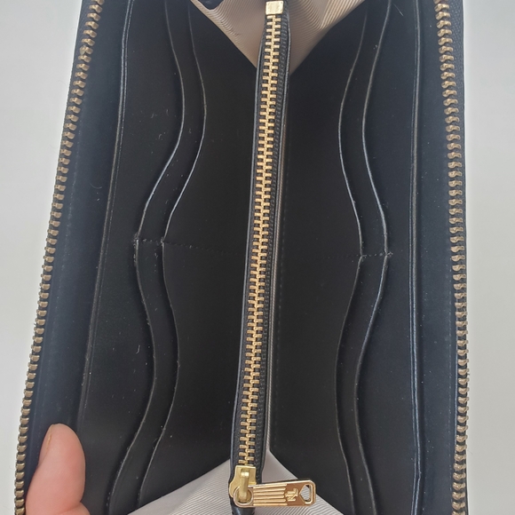 Lauren Ralph Lauren Black Wallet with Gold Zipper - Picture 5 of 6